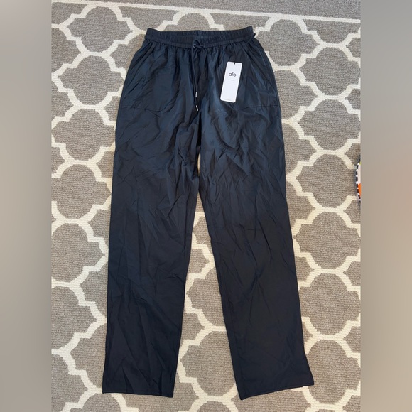 ALO Yoga Pants - NWT Alo Yoga Cloud Nine Pant size medium